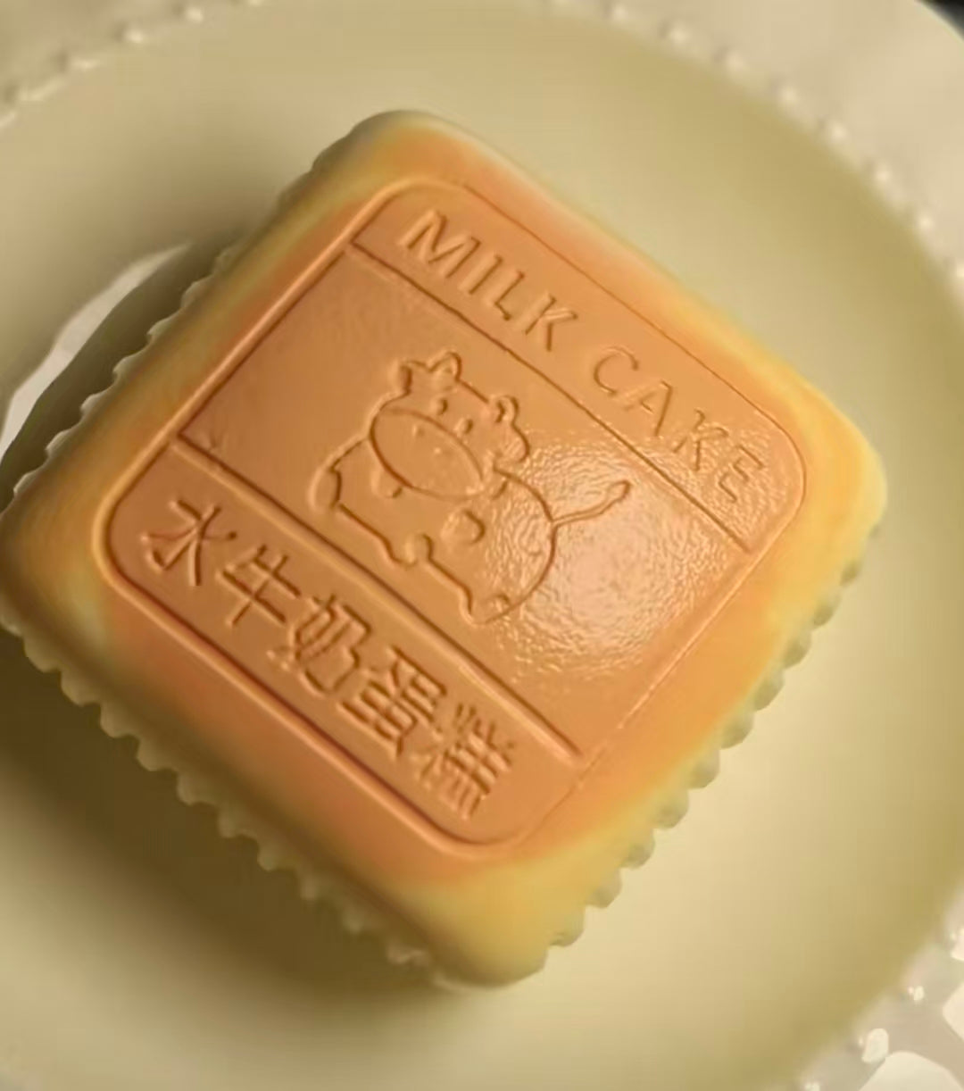 🎀1160　予約品  S　牛ケーキ　水感