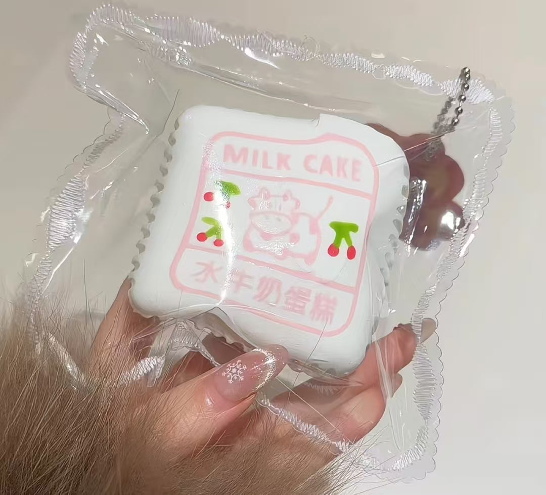 2972　予約品 水感　牛ケーキ　Mサイズ