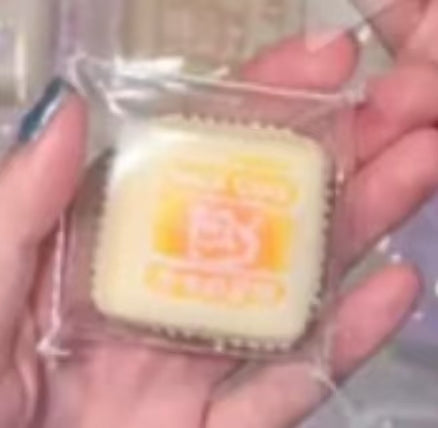 🎀1099　予約品　Sサイズ  牛ケーキ　水感