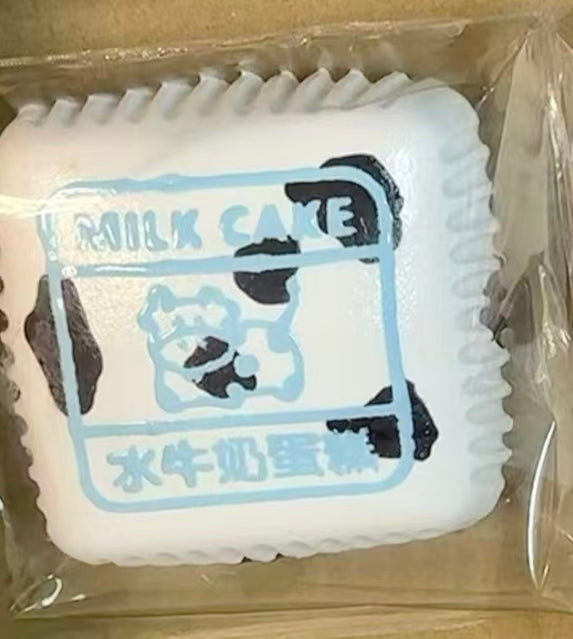 🎀1101  予約品　sサイズ  牛ケーキ　水感